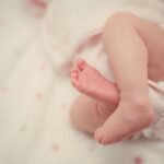 Picioare de bebelus in scutece reutilizabile JUKKI