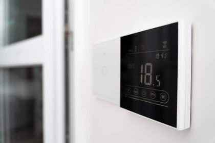 Termostat inteligent pentru climatizare în casă